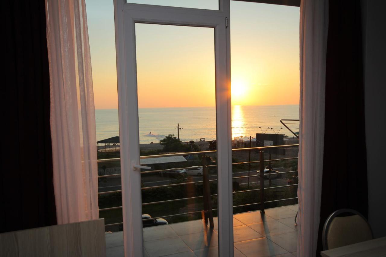באטומי Guest House 99 מראה חיצוני תמונה